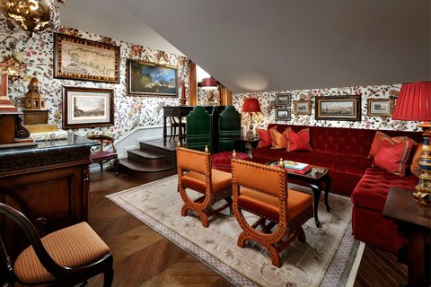 Redentore suite living room