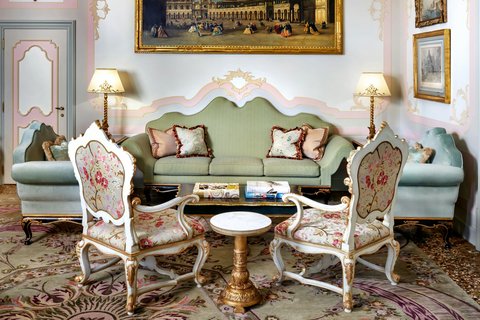 Palazzo Canal suite living room