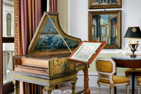 Heritage suite piano