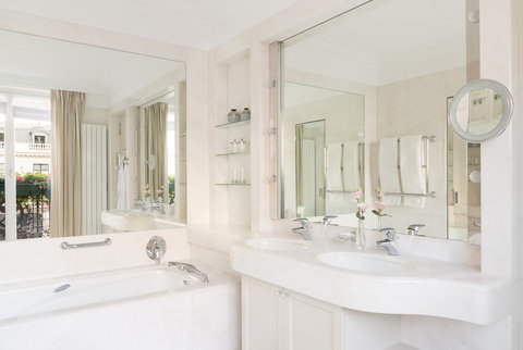 Le Bristol Paris Junior Suite Claire Cocano Bd