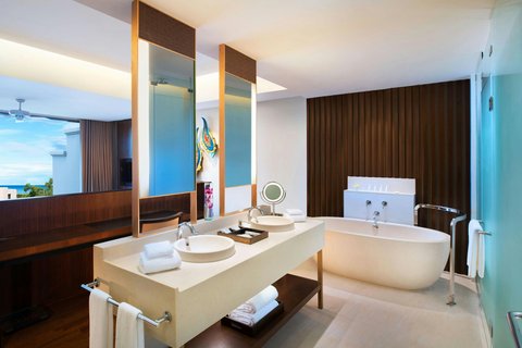 Bathroom - One Bedroom Pool Suite