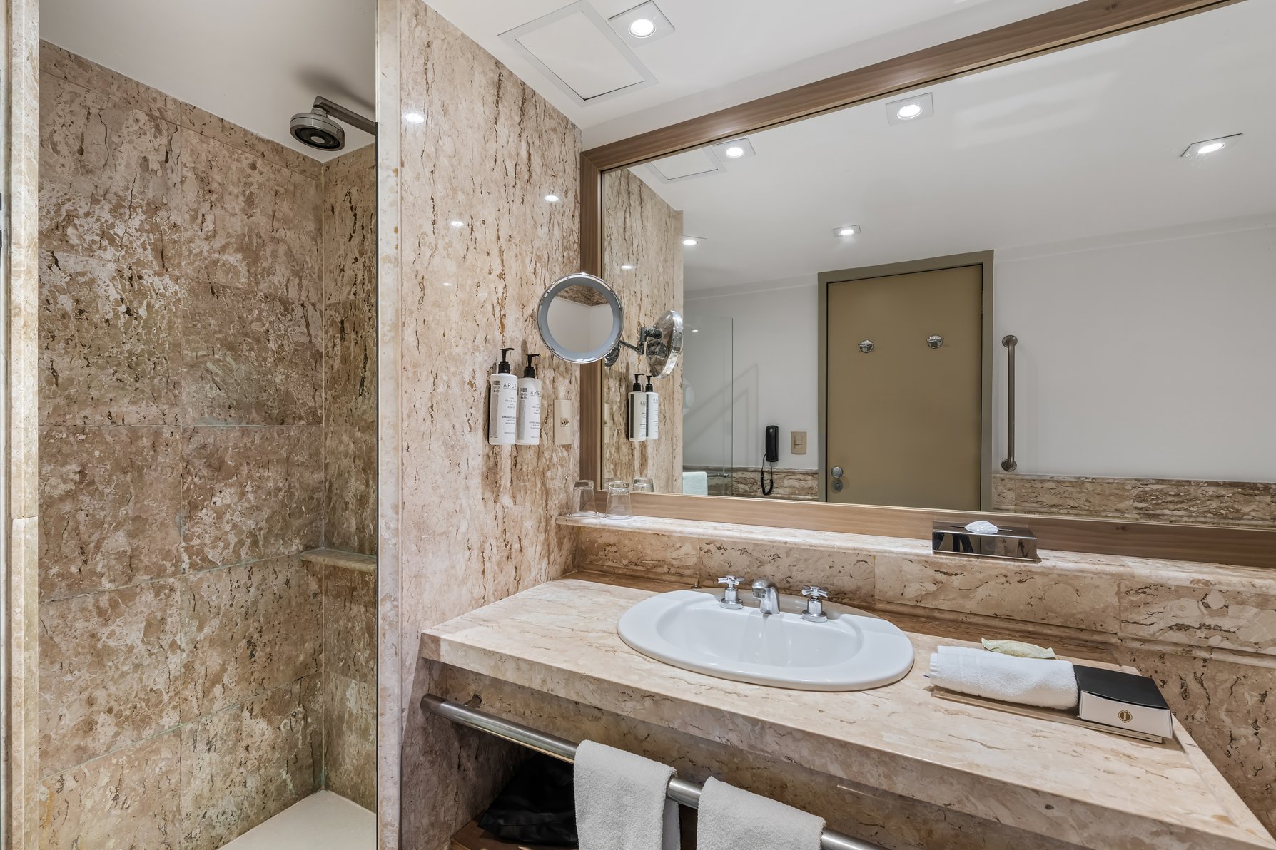 InterContinental Hotels SAO PAULO Room Type - 1King Classic Club Lounge Access Walk in Shower Smoking