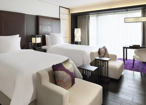 DELUXE ROOM-TWIN