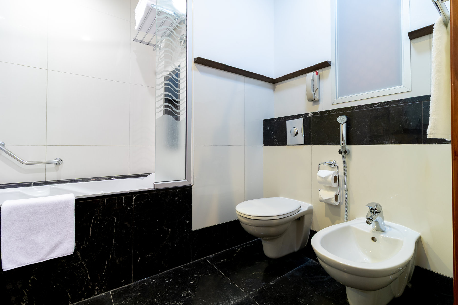 Holiday Inn KUWAIT SALMIYA Room Type - Premium Twin Room with Sea view - Lounge Access Holiday Inn KUWAIT SALMIYA Room Type - Premium Twin Room with Sea view - Lounge Access