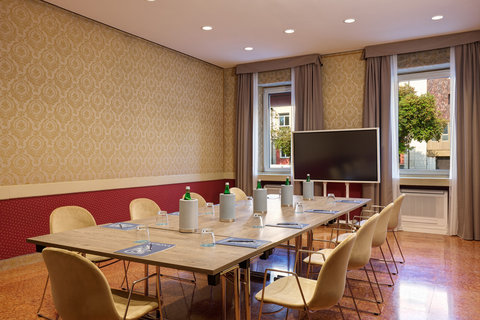 Montecchi Meeting Room is ideal for small events and gatherings.