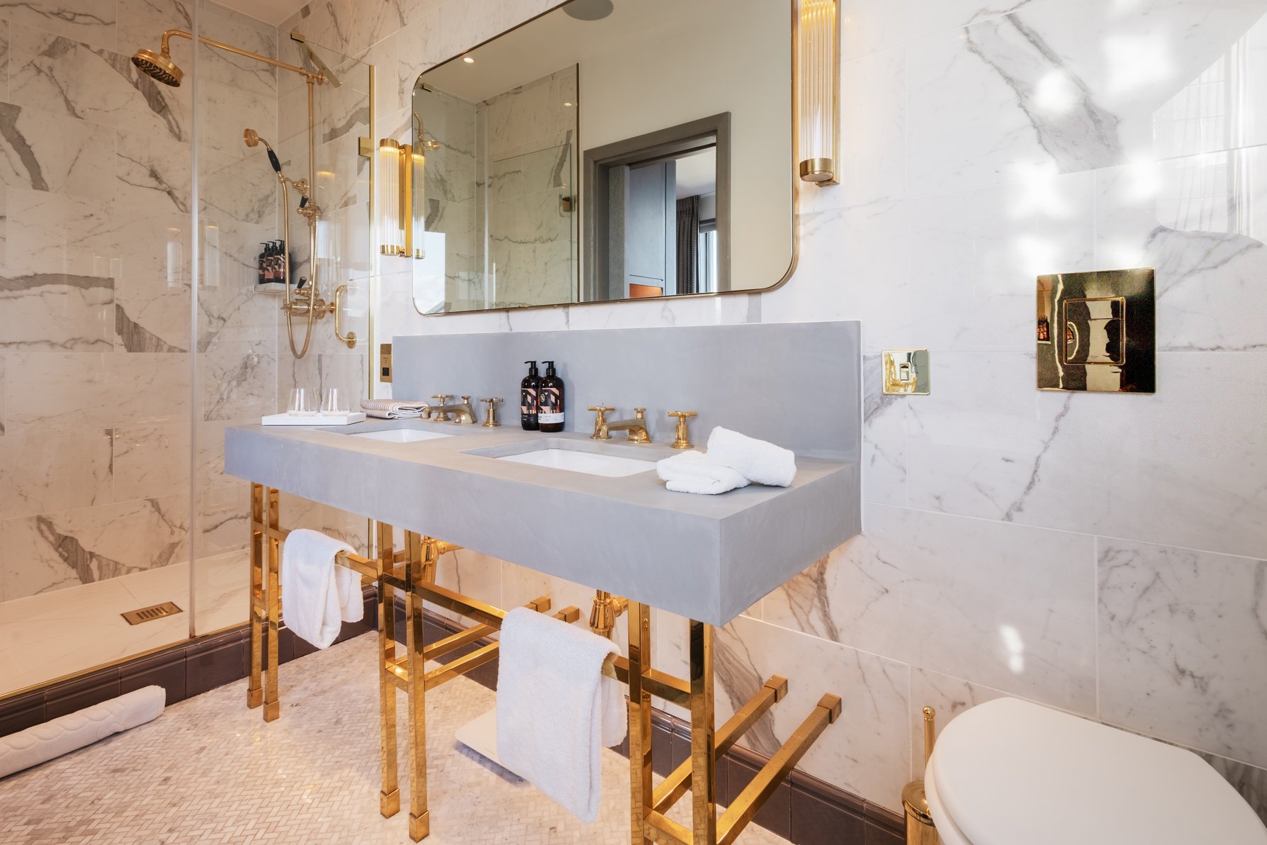 Hart Shoreditch Hotel London, Curio Collection by Hilton Room Type - KING ONE BEDROOM SUITE