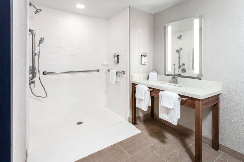 1 Queen Communication Mobility Access Roll In Shower