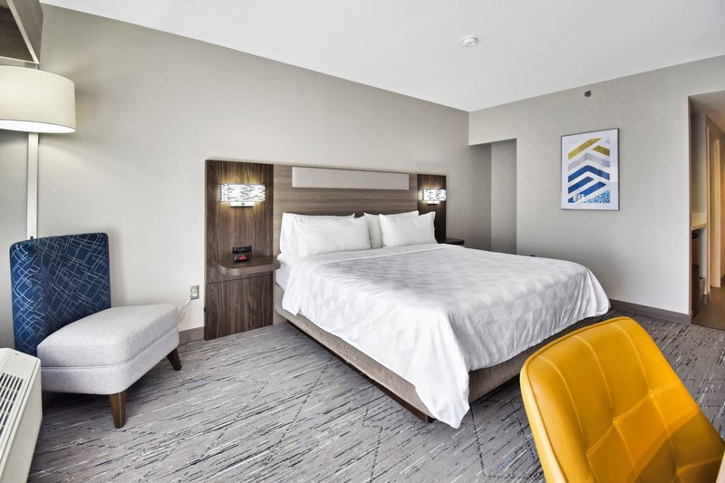 1 KING BED WITH WHIRLPOOL NONSMOKING