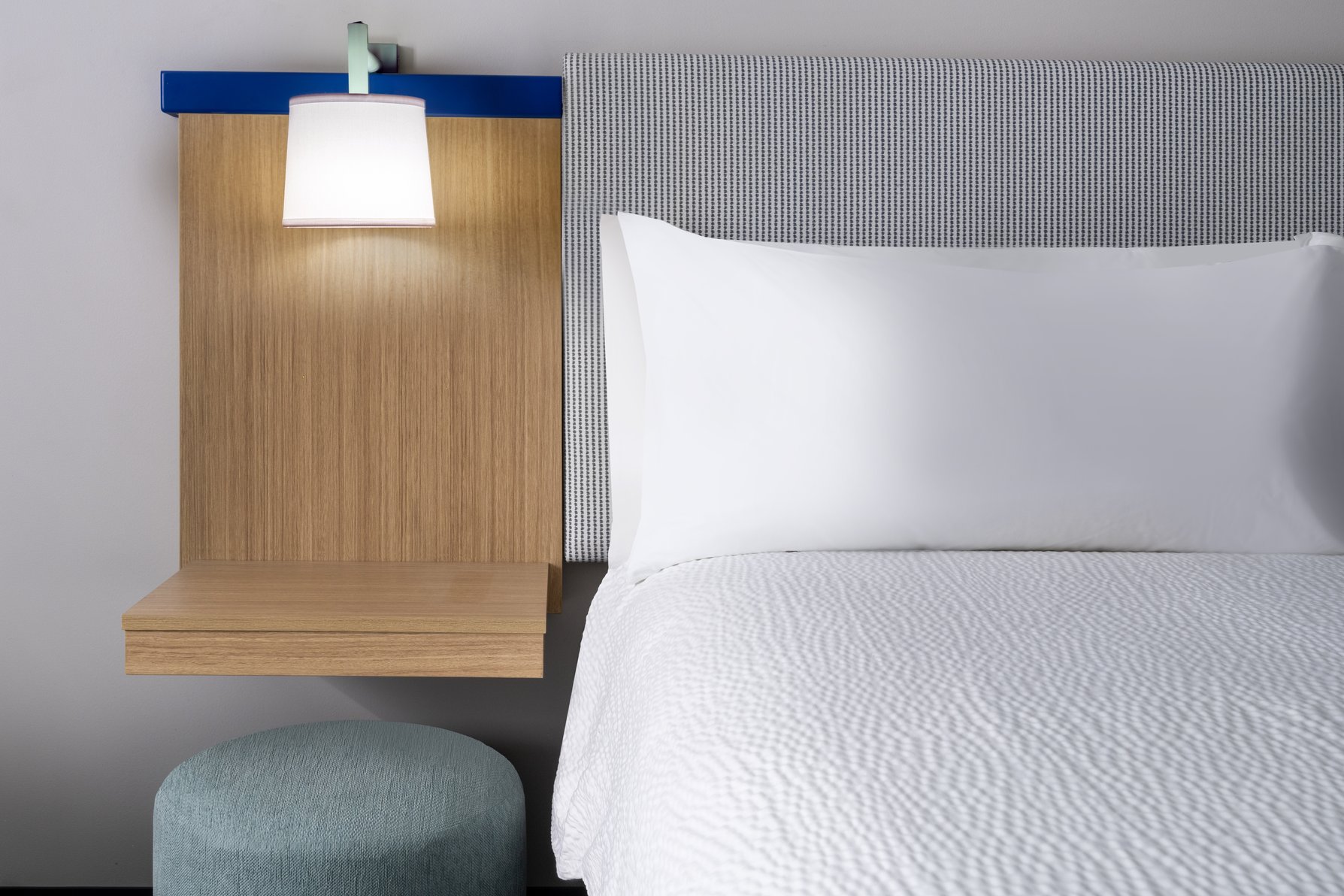 Garner Hotel ALBUQUERQUE AIRPORT by IHG Room Type - 1 King Standard Mobility Accessible Tub