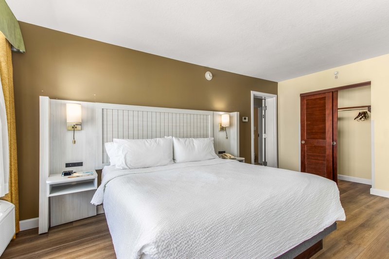 Holiday Inn Hotel and Suites Clearwater Beach