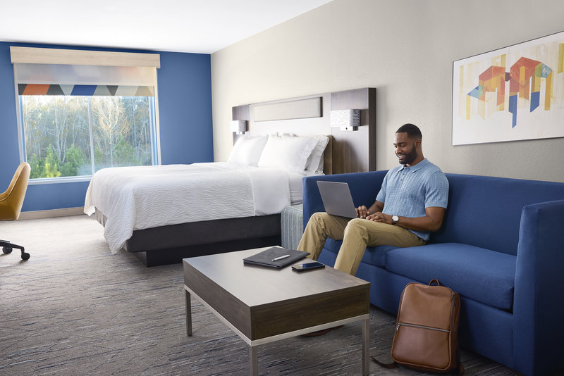1 King Suite Mobility Accessible Tub