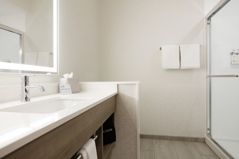 Holiday Inn Express and Suites Miami Intl Airport – 36th St