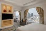 Club Suite, Club lounge access, 1 Bedroom Suite, 1 King, Partial sea view, High floor