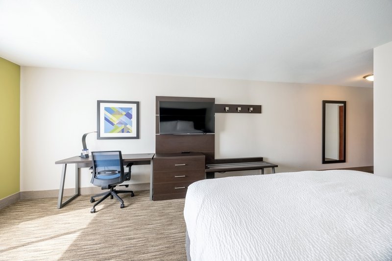 1 KING BED LEISURE NONSMOKING
