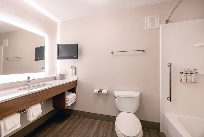 HOLIDAY INN EXP STES WINONA