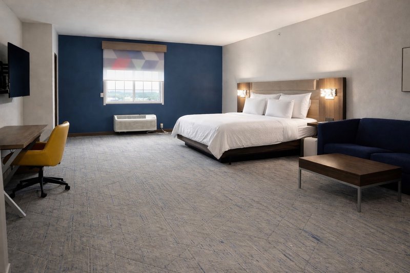 Holiday Inn Express and Suites Bridgeport