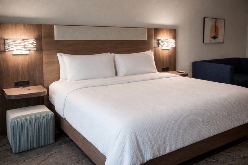 Holiday Inn Express and Suites Bridgeport