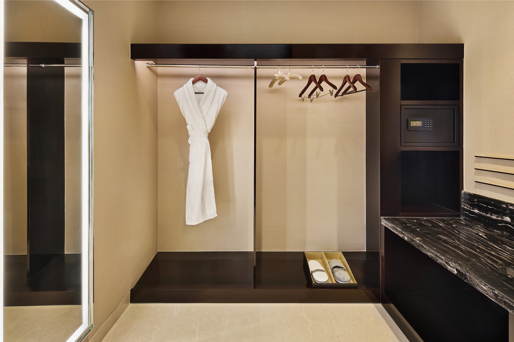 Vignette Collection PALM SPRINGS HOTEL CHENGDU by IHG Room Type - 2 Queen Standard