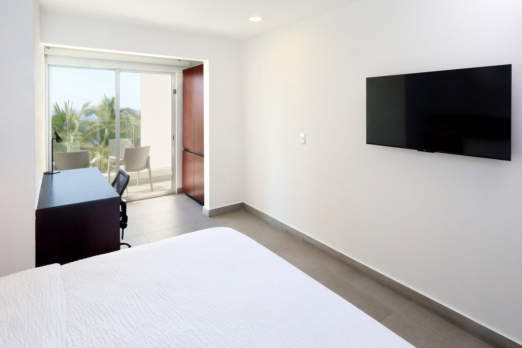 Garner Hotel MAZATLAN BEACH by IHG Room Type - 1 King Bed Standard Ocean View