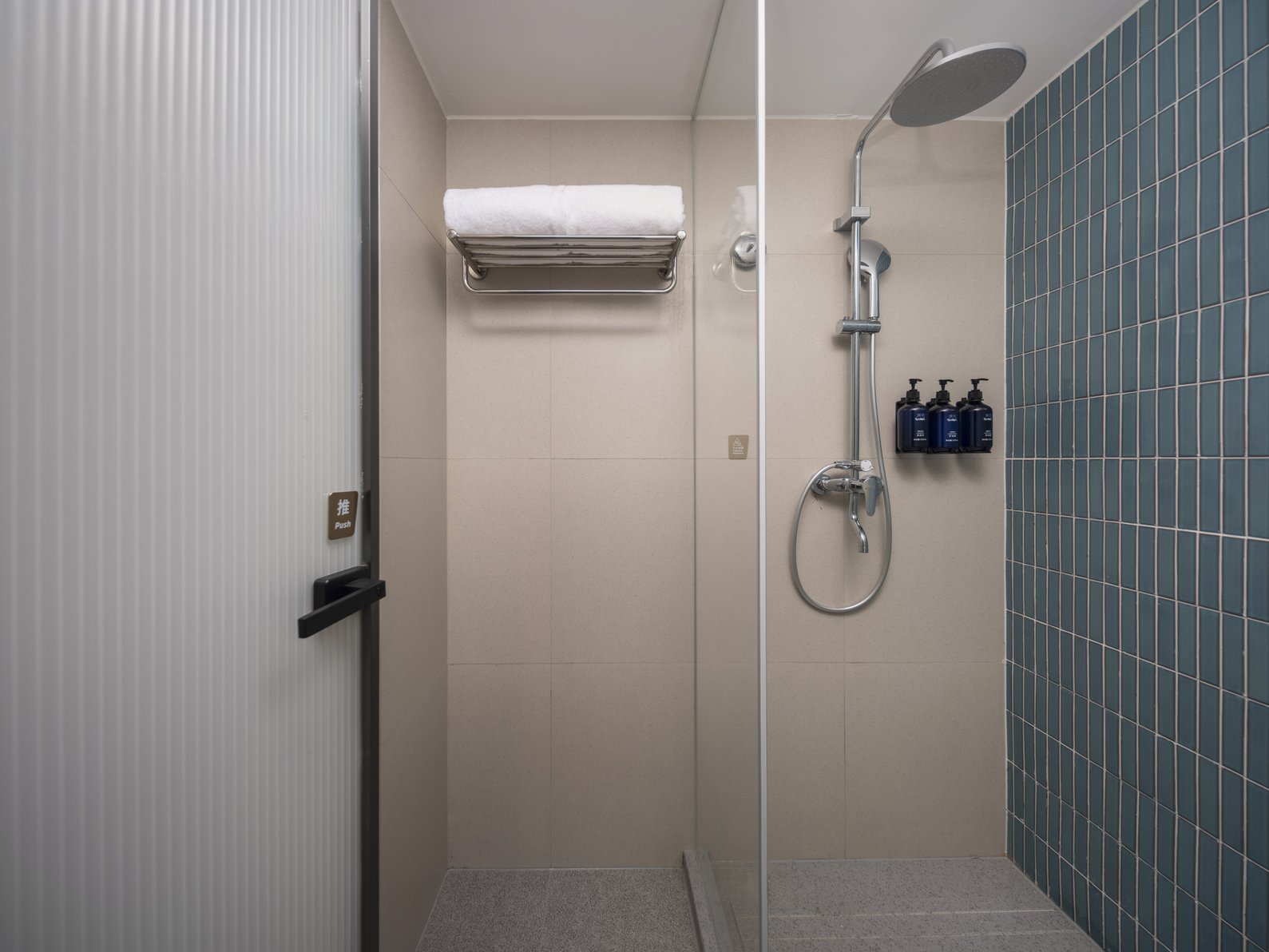 Holiday Inn Express QINGDAO DOWNTOWN by IHG Room Type - 1 Queen Standard