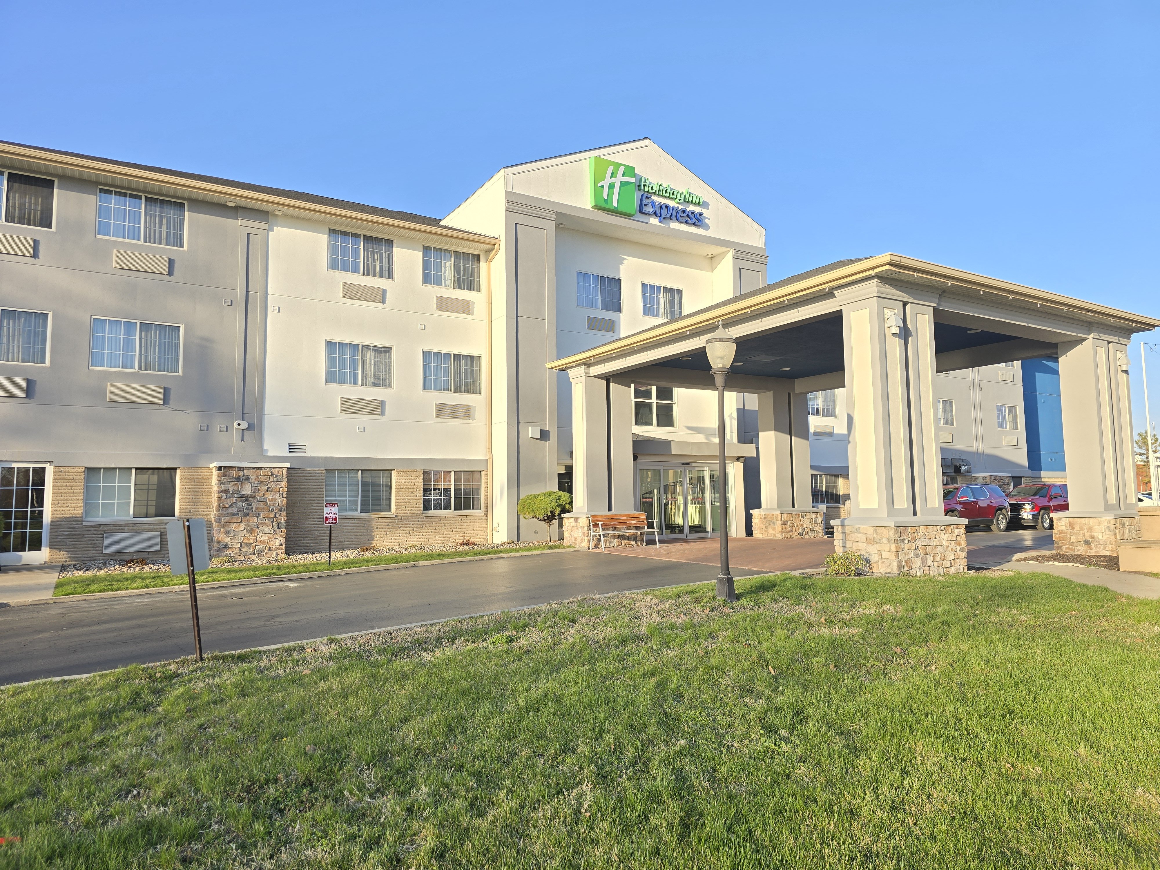 Holiday Inn Express & Suites