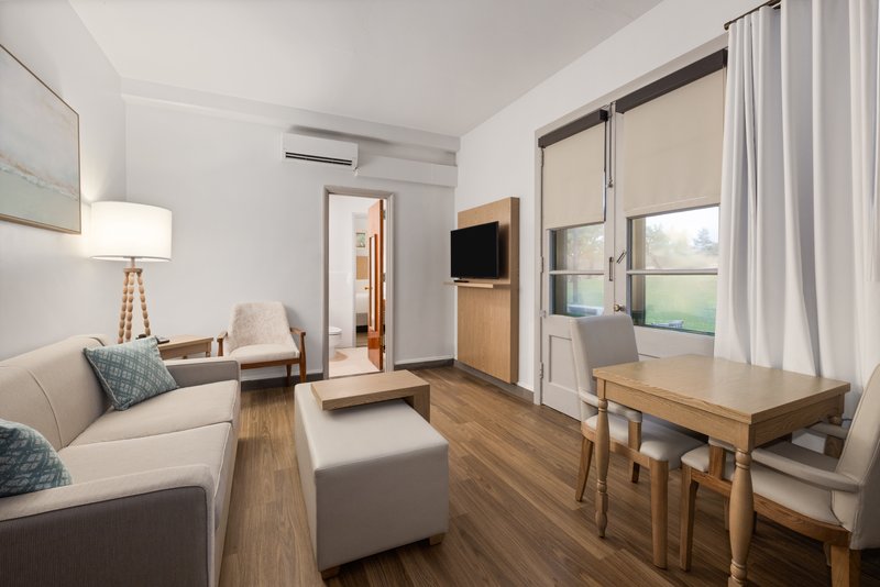 1 BEDROOM SUITE 1 QUEEN
