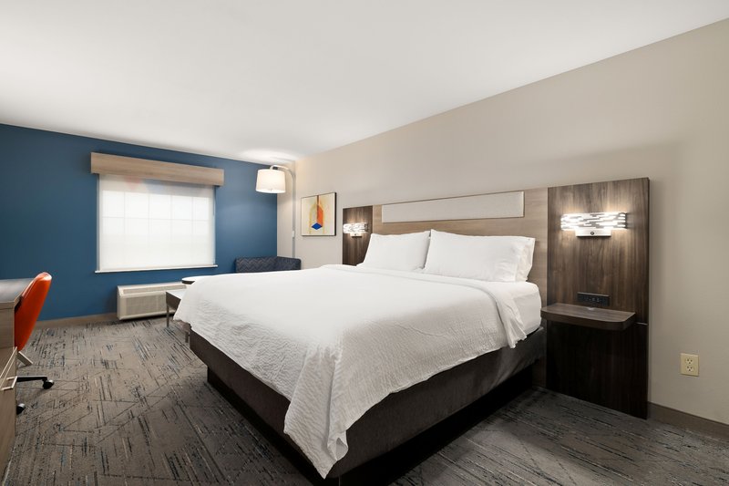 Holiday Inn Express and Suites Jourdanton-Pleasanton