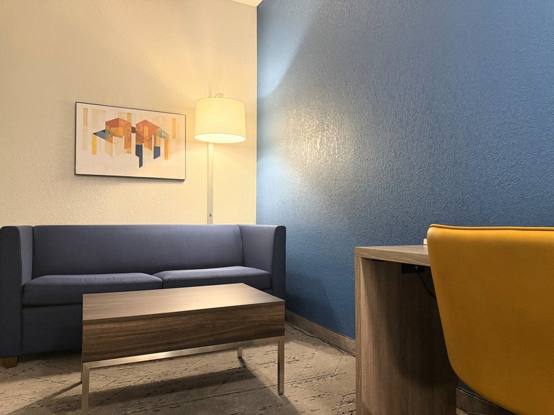 HOLIDAY INN EXPRESS BOONVILLE