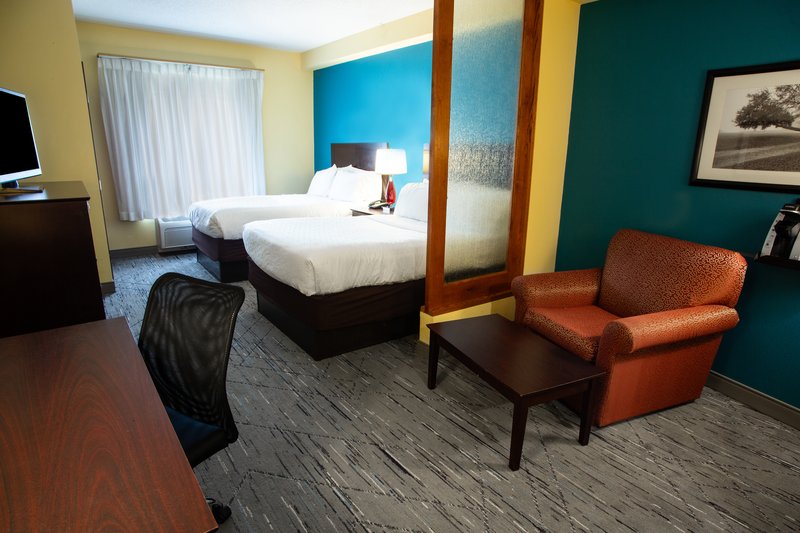 Holiday Inn Express and Suites Harrisburg W – Mechanicsburg