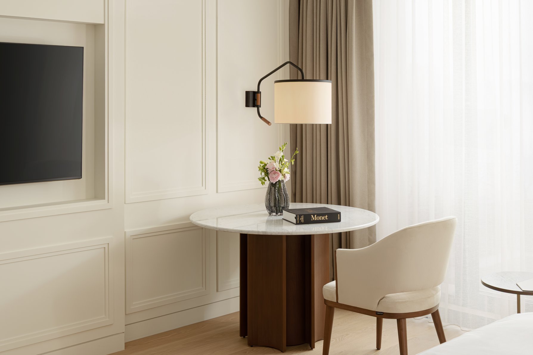 Waldorf Astoria Minsk Room Type - TWO QN BD DLX RM-BALC-VIEW