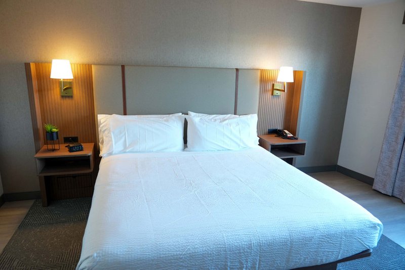 HOLIDAY INN HTL STES AIRPORT P