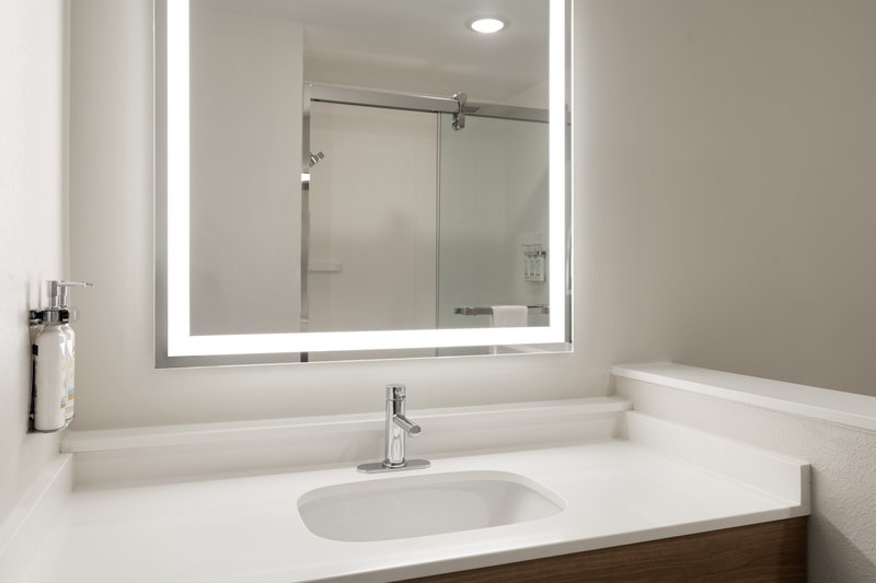 Holiday Inn Express and Suites Meridian I-20