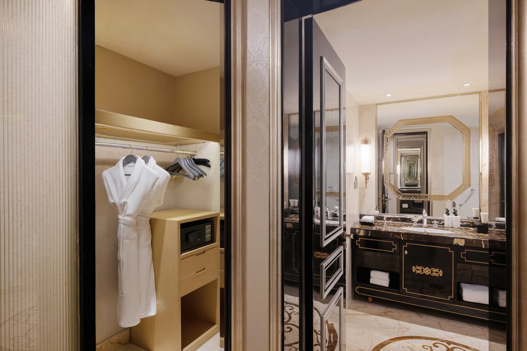 InterContinental LHASA PARADISE  Room Type - 1 King 1 Single Classic City View