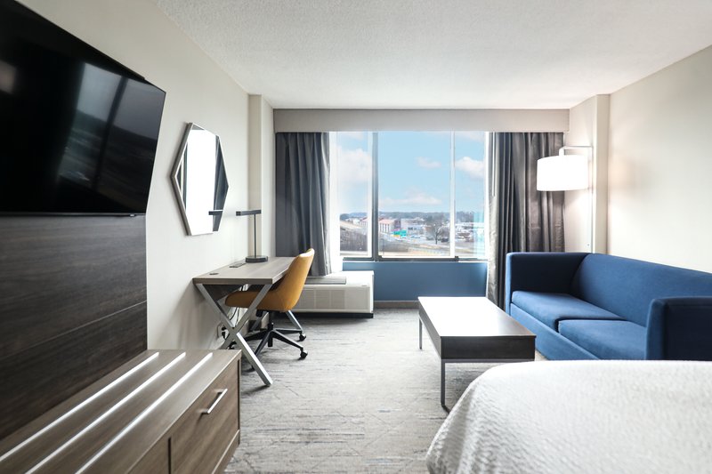 HOLIDAY INN EXP SPRINGFIELD