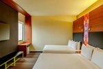 ALOFT, Guest room, 2 Queen, Back view