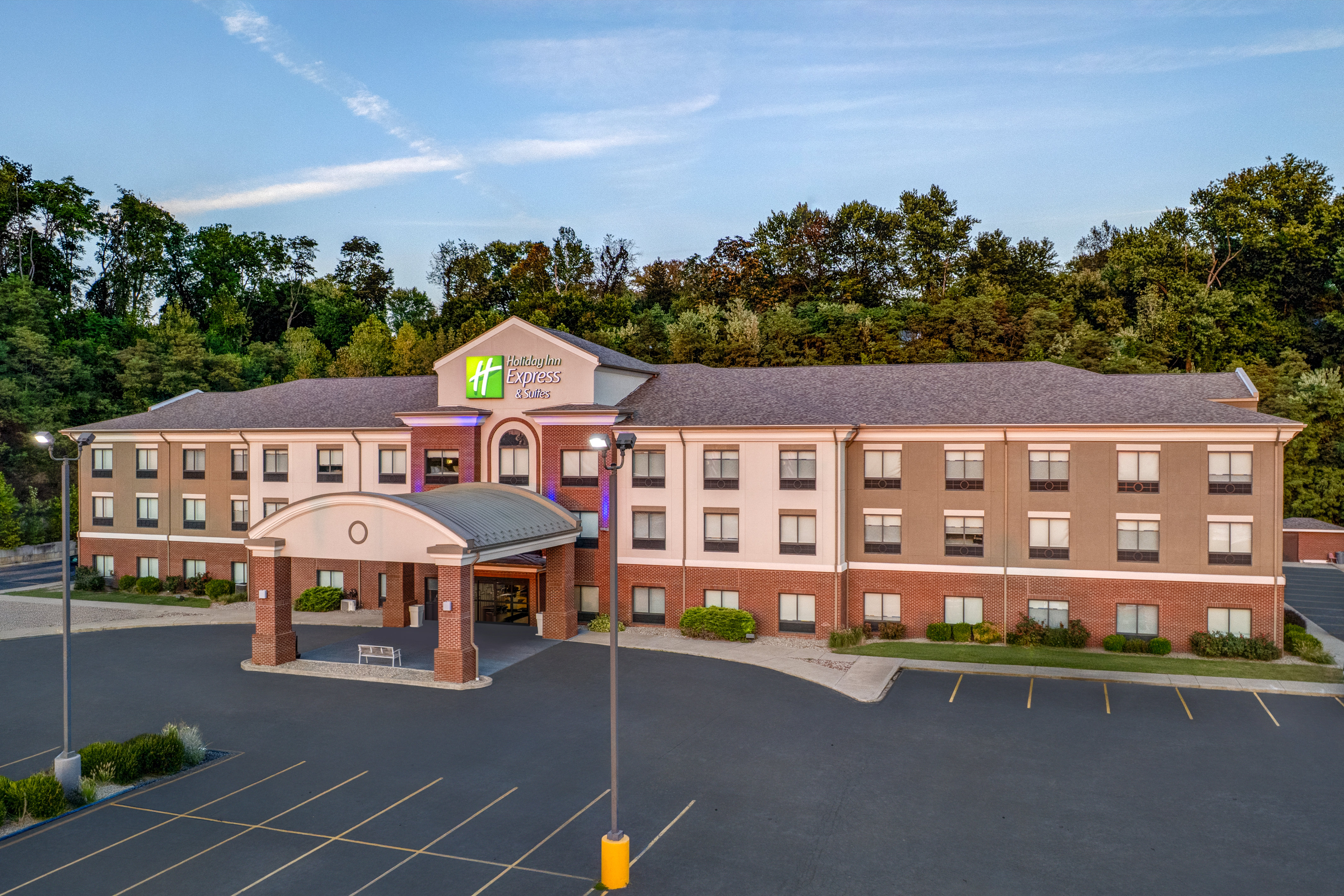 Holiday Inn Express Hotel & Suites