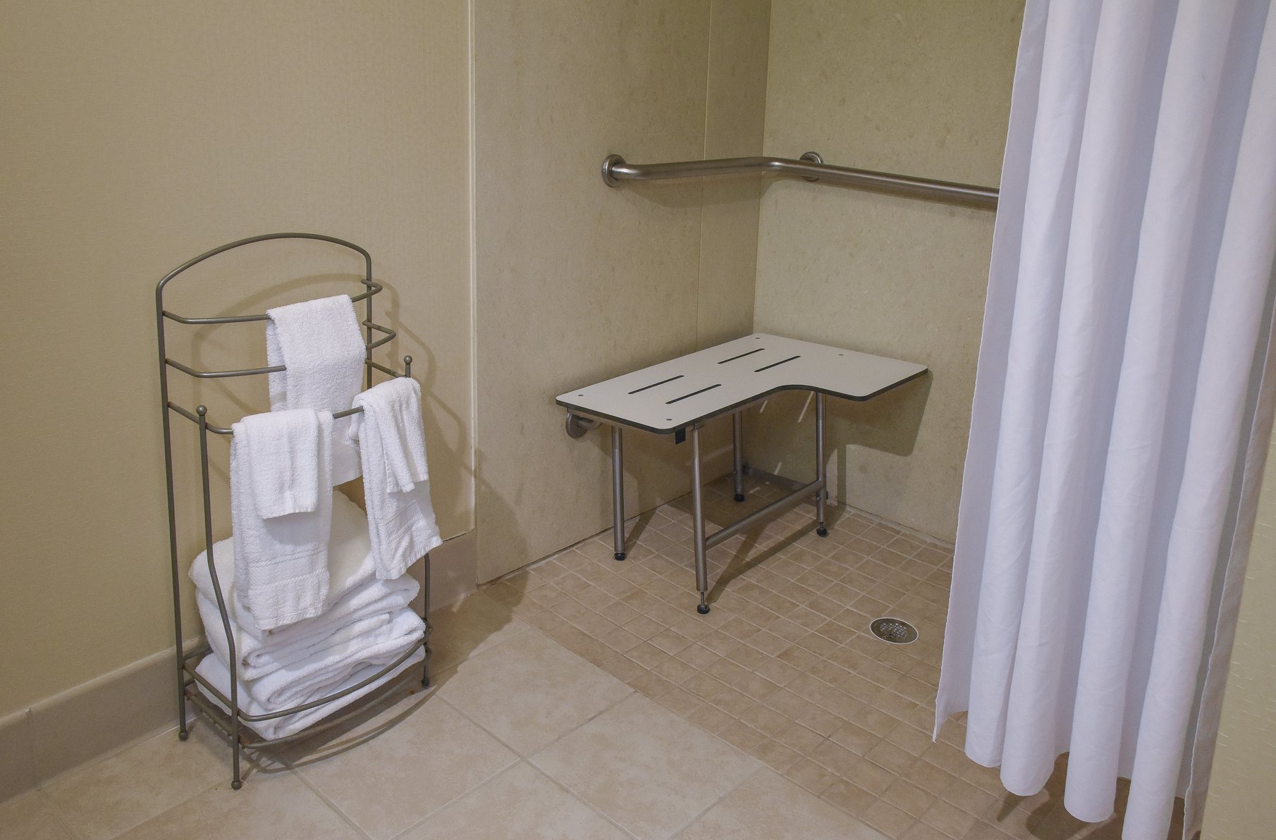 Hampton Inn & Suites by Hilton Youngstown-Canfield Room Type - 2QNS ACC RI SHWR STUDIO NS