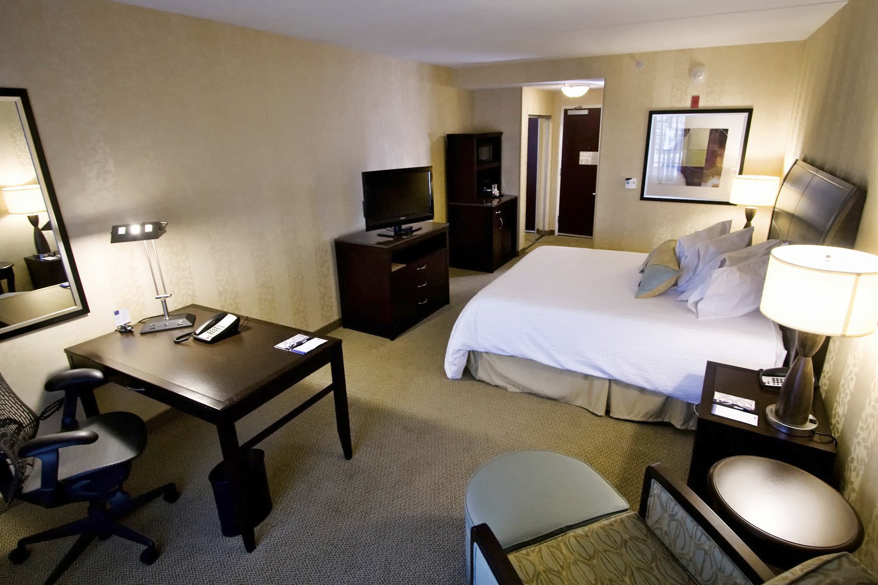 Hilton Garden Inn Aberdeen Room Type - 1 KING ACC RM ROLLIN SHWR