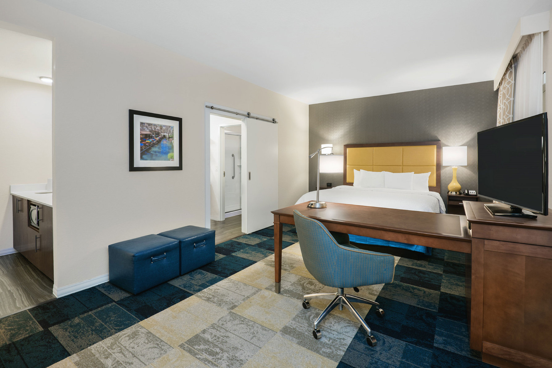 Hampton Inn & Suites San Antonio Brooks City Base, TX Room Type - 1KN HEARING ACC STUDIO NS