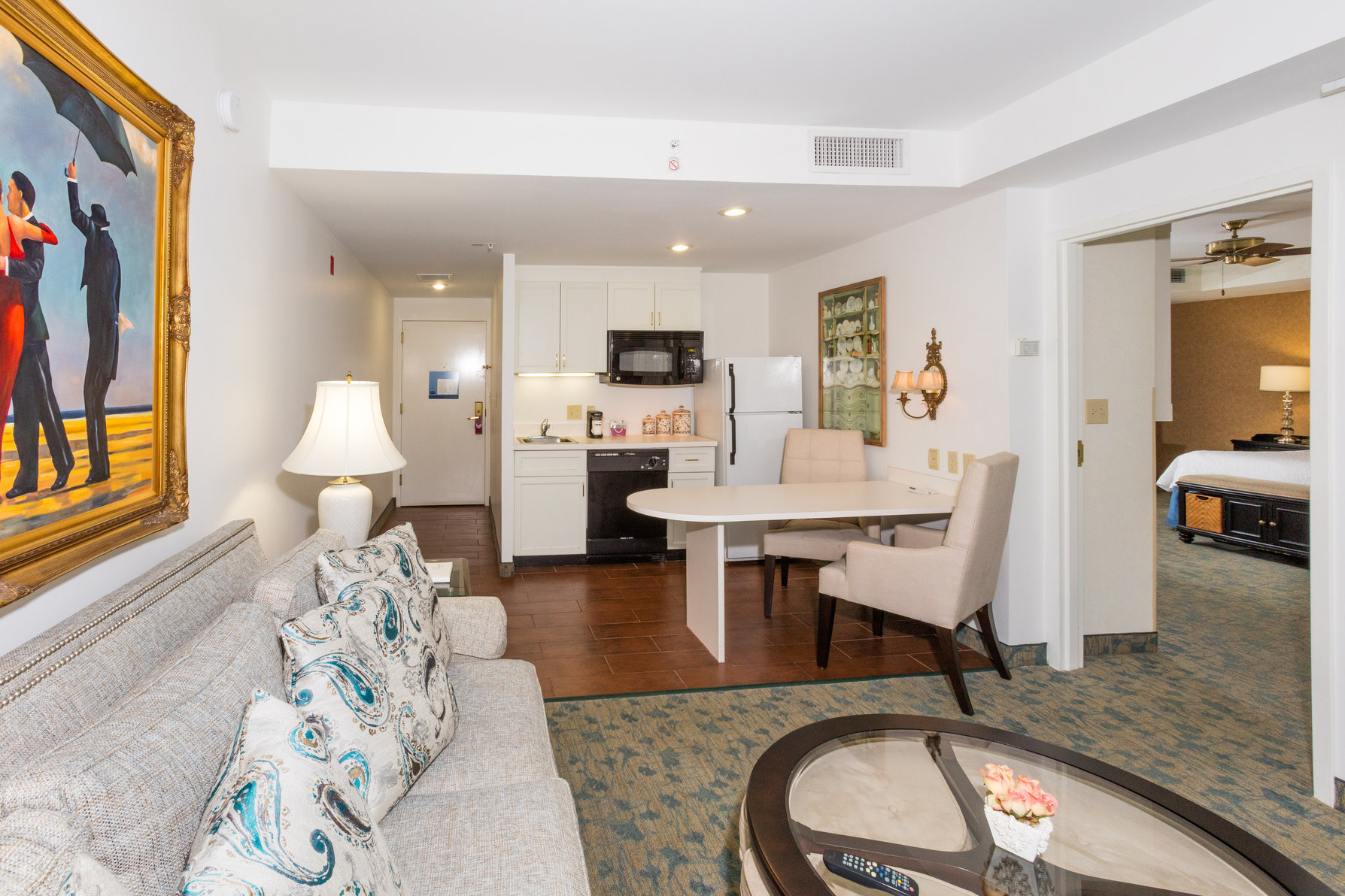 Hampton Inn and Suites Amelia Island Historic Harbor Front Room Type - 1 KING PRINCESS STE NOSMOK