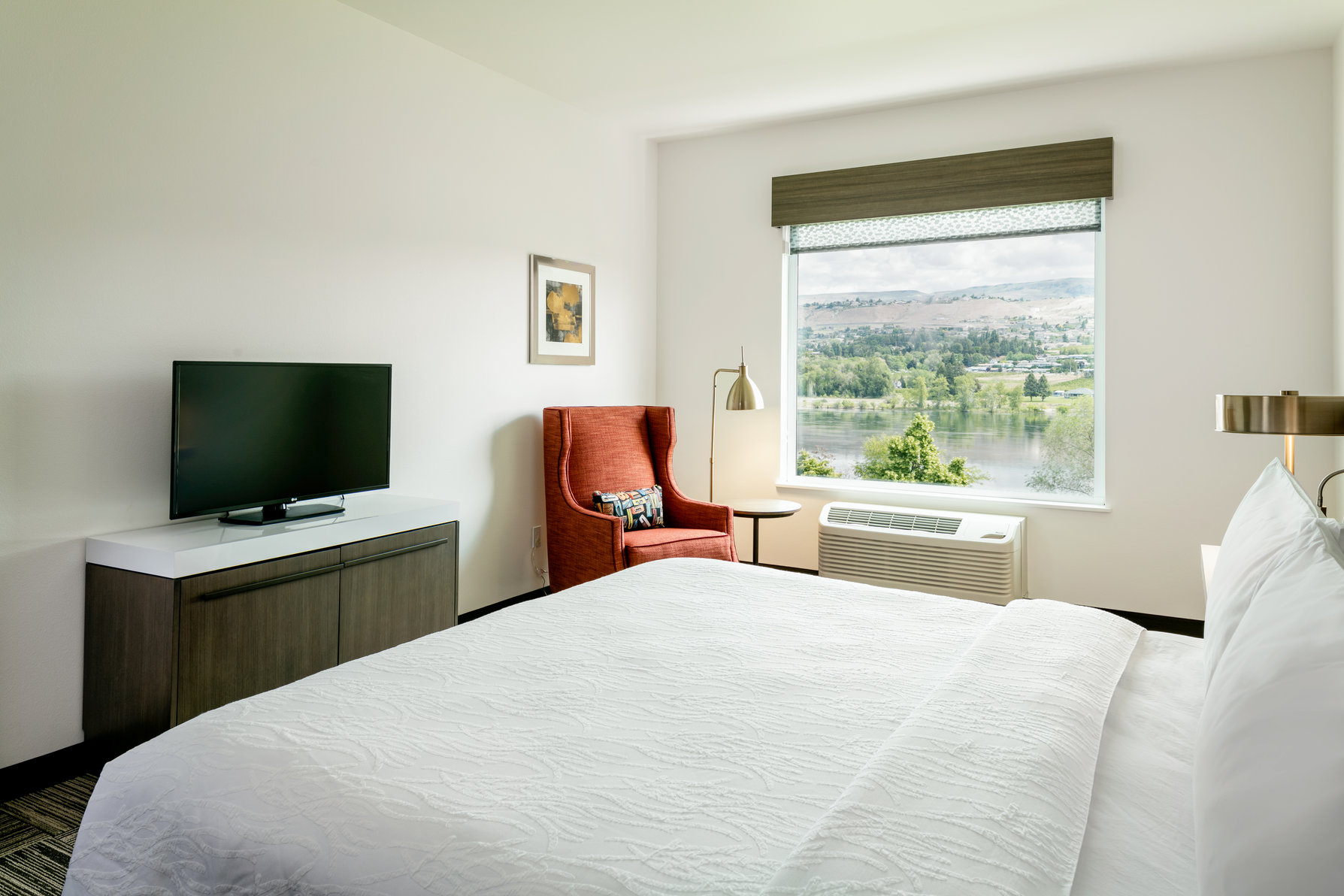 Hilton Garden Inn Wenatchee Room Type - 1 KING BED 1 BEDROOM SUITE