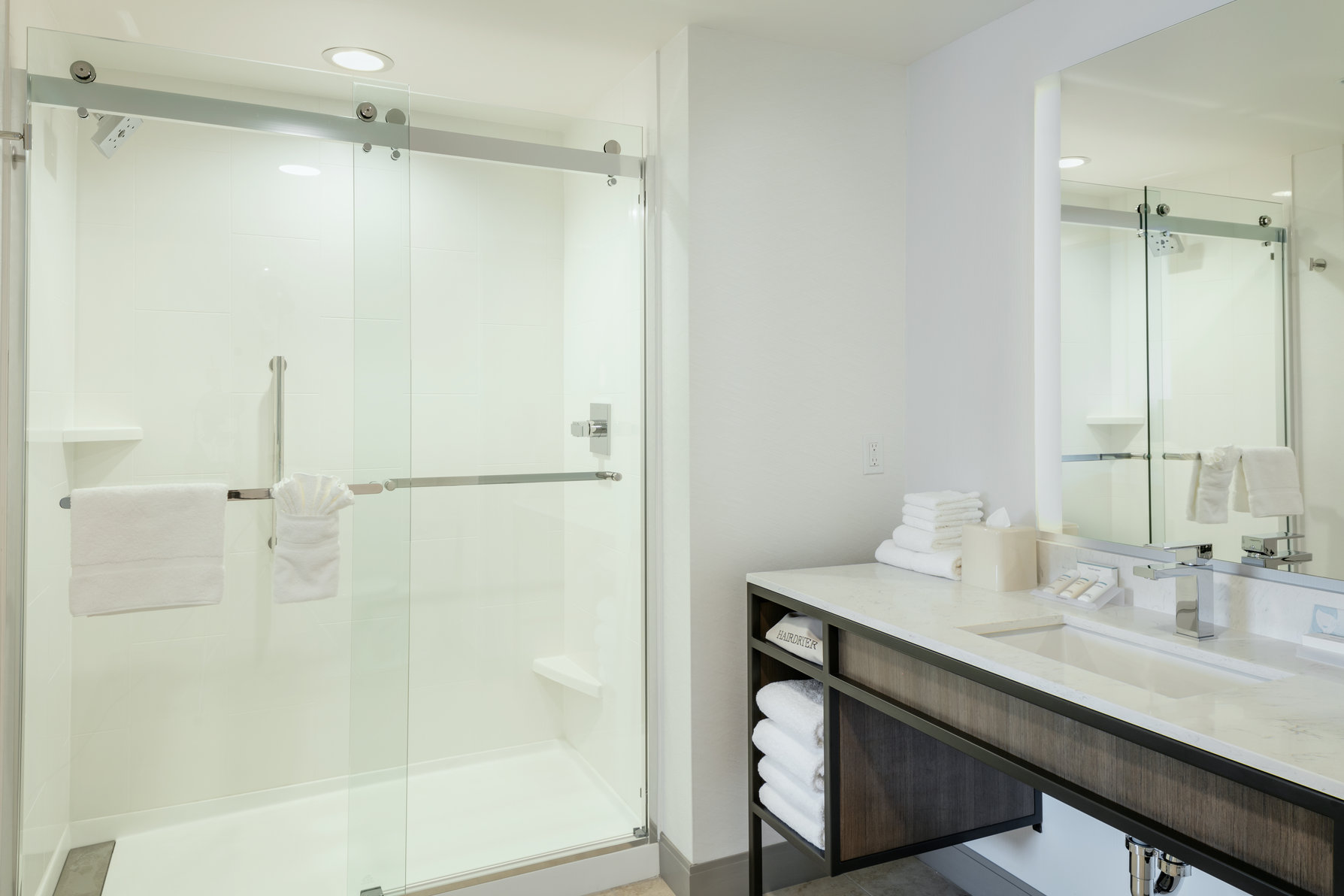 Hilton Garden Inn Wenatchee Room Type - 1 KING HEARING ACCESSIBLE