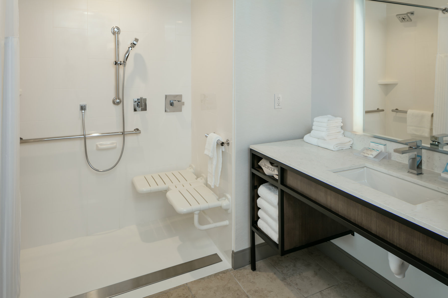 Hilton Garden Inn Wenatchee Room Type - 2QN MOB HEA ACC STE RI-SHW