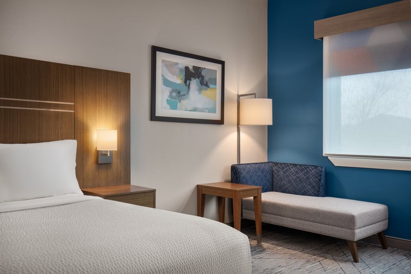 Holiday Inn Express and Suites Dripping Springs – Austin Area