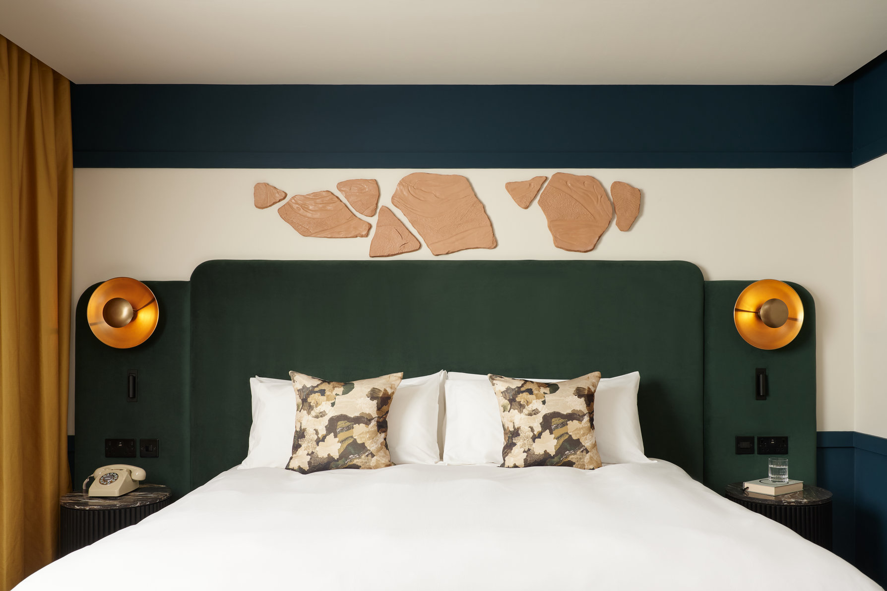 Hotel Indigo GLOUCESTER - THE FORUM by IHG Room Type - 1 King Suite Corner Room Sofa Bed