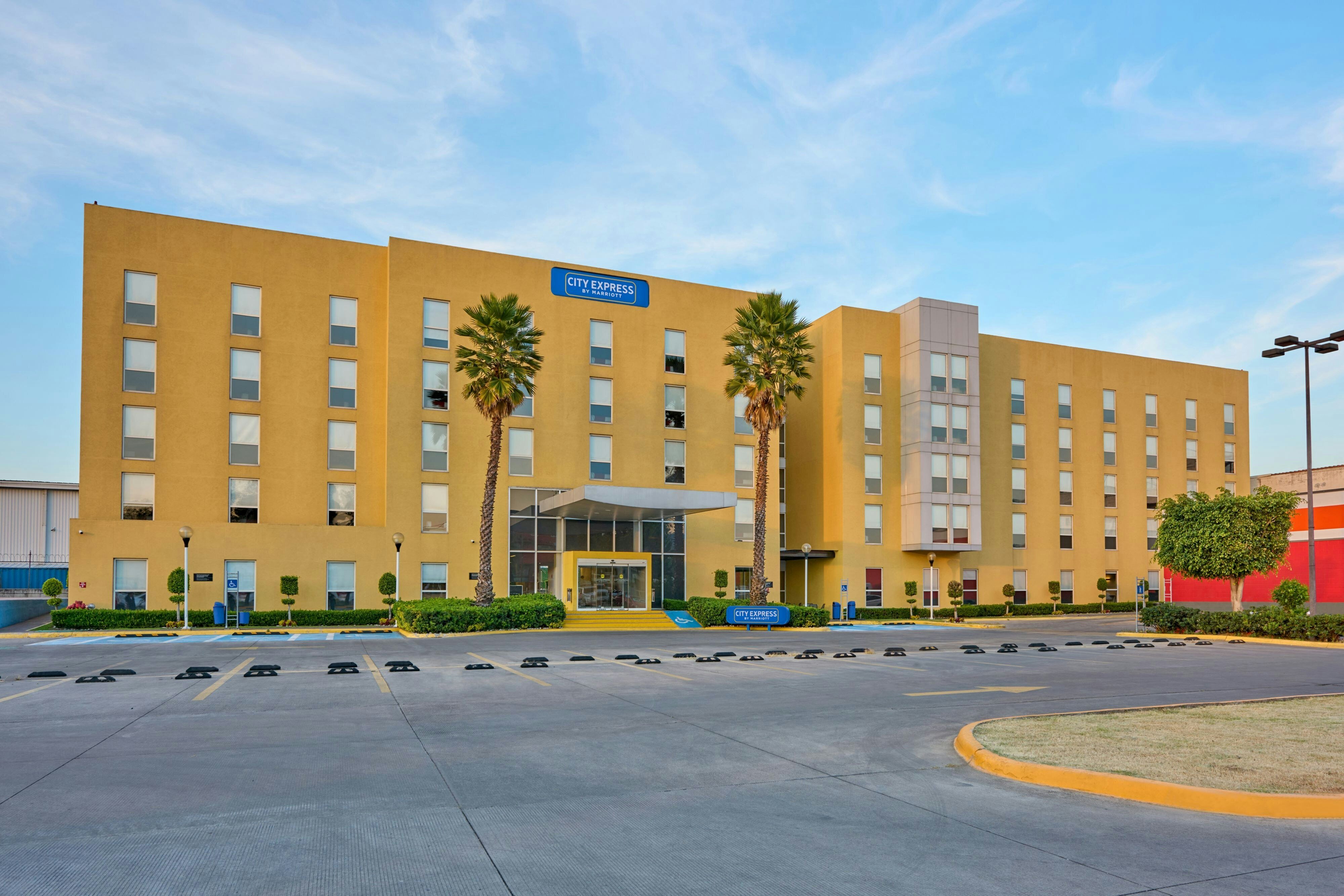 City Express by Marriott Plaza Central