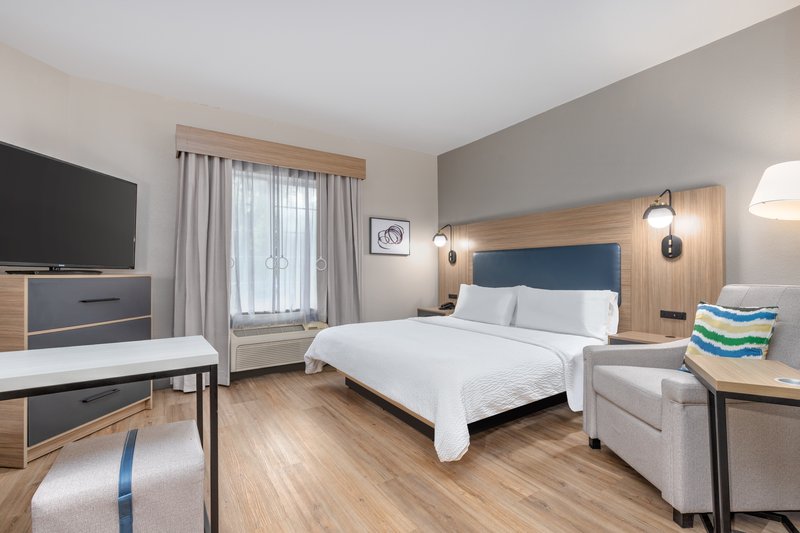 1 KING BED STUDIO SUITE NONSMOKING