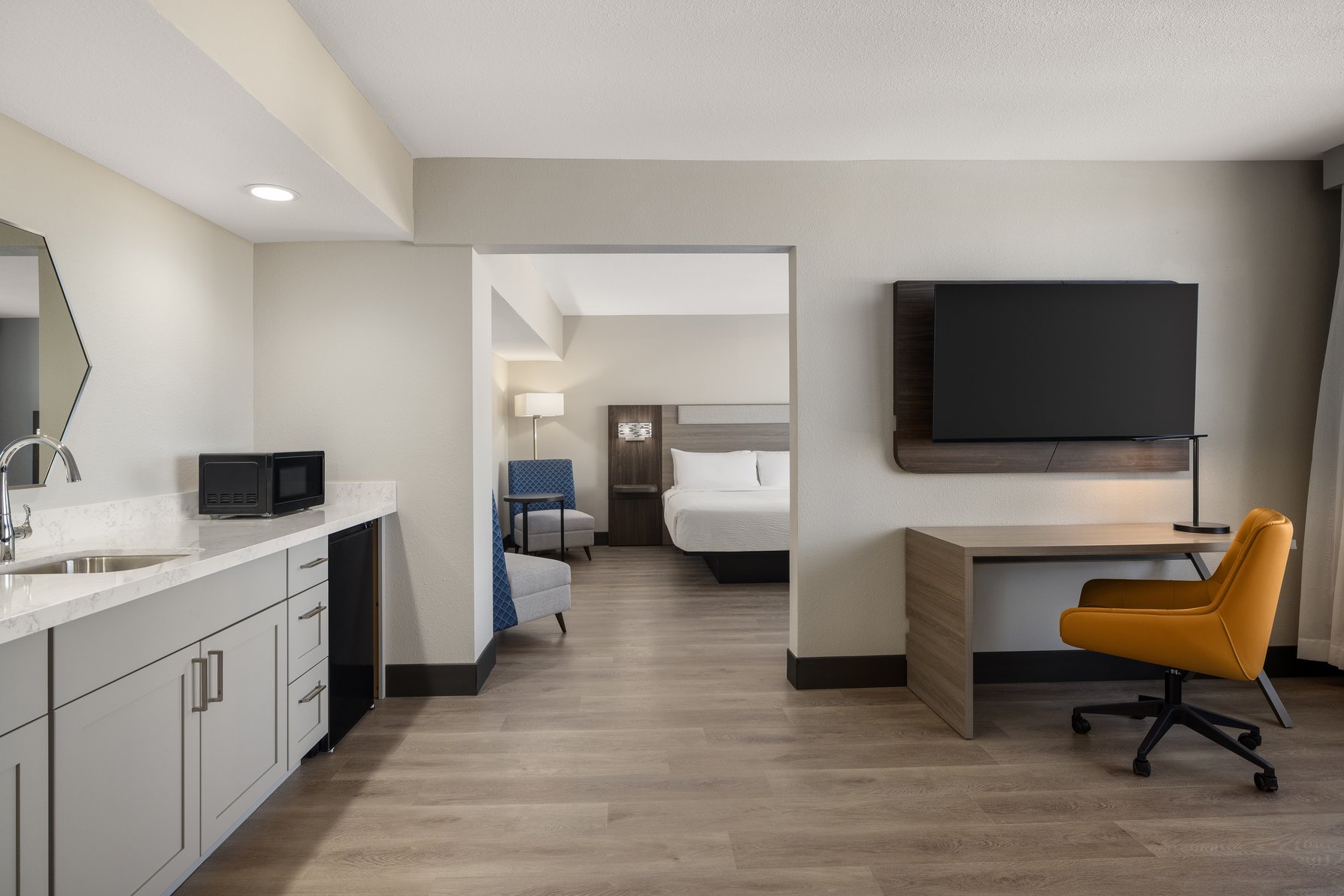 Holiday Inn Express & Suites PHOENIX - MIDTOWN Room Type - 1 King Suite High Floor