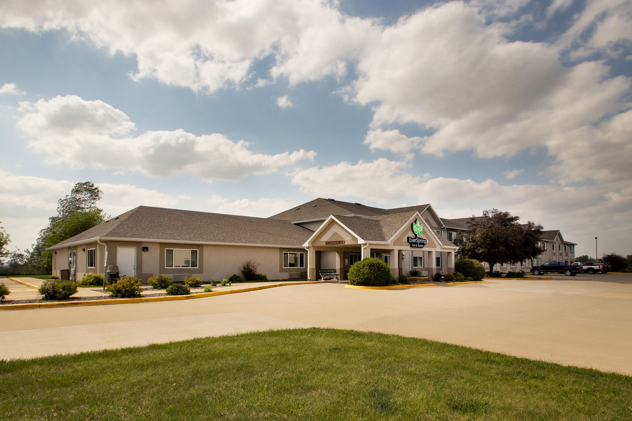 EverSpring Inn & Suites