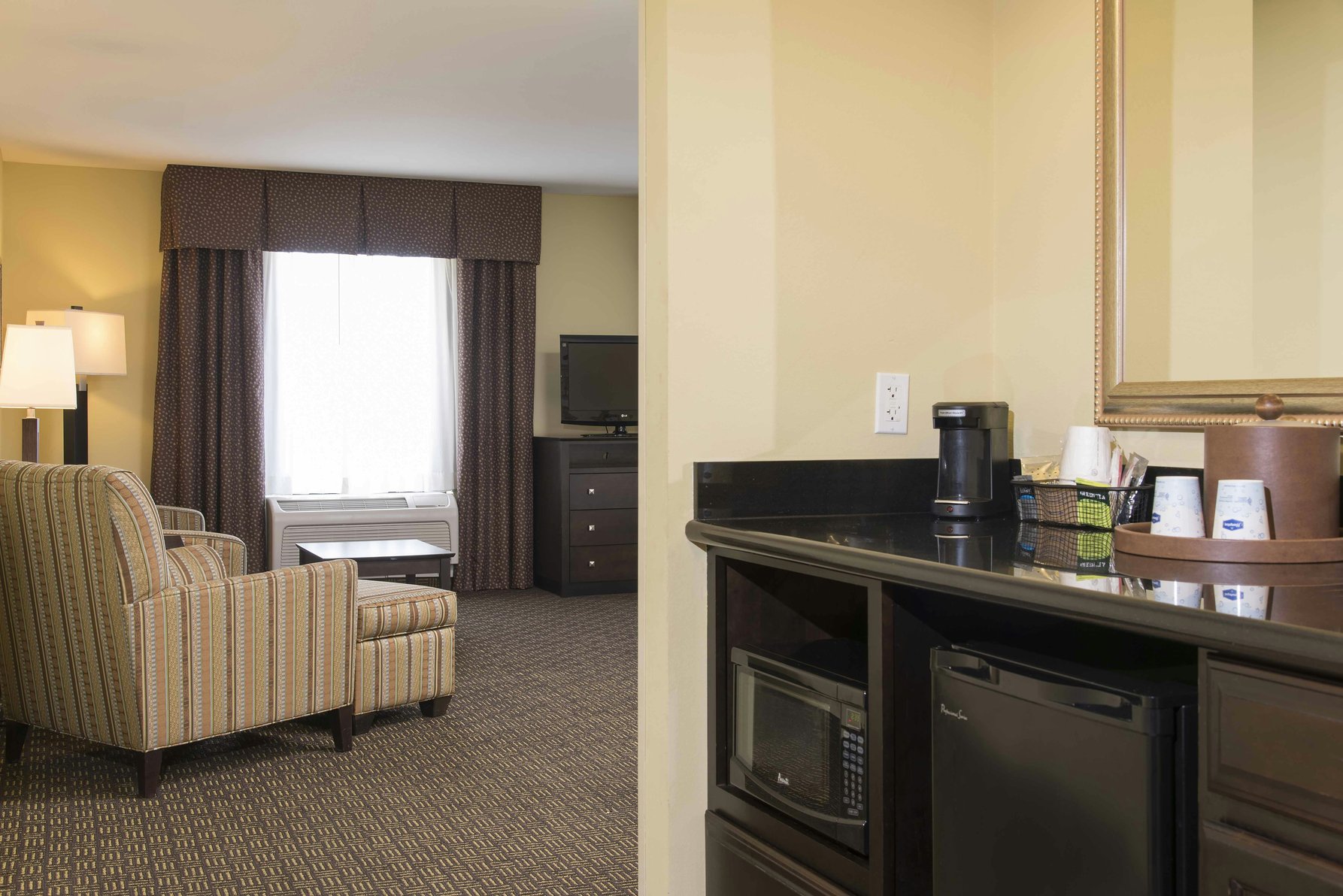 Hampton Inn & Suites by Hilton Danville Room Type - 1 KING STUDIO STE NONSMOK